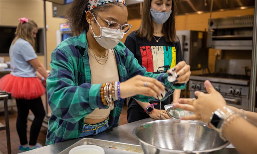Culinary students bake pumpkin bread